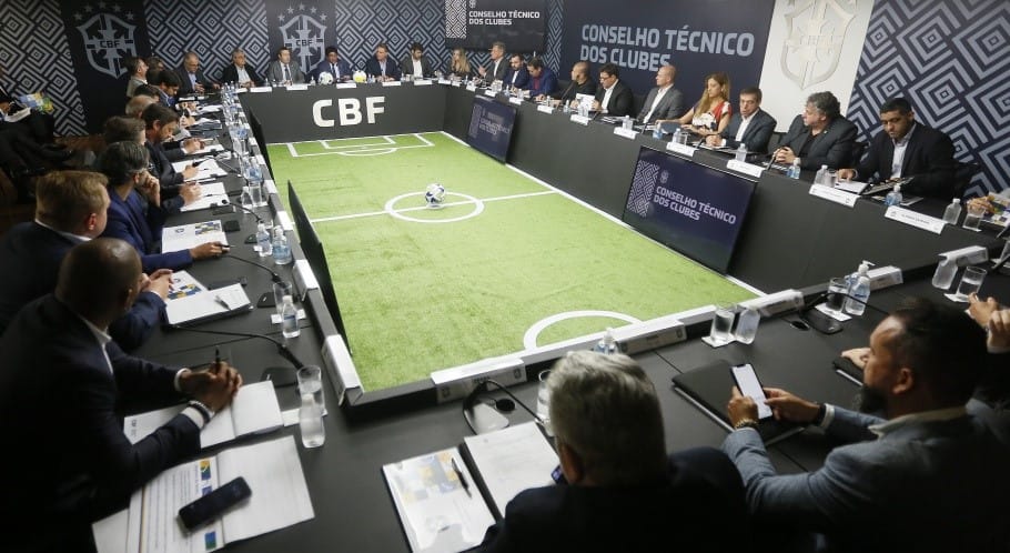 CBF impõe punição por racismo, e clubes poderão perder pontos e mando de campo
