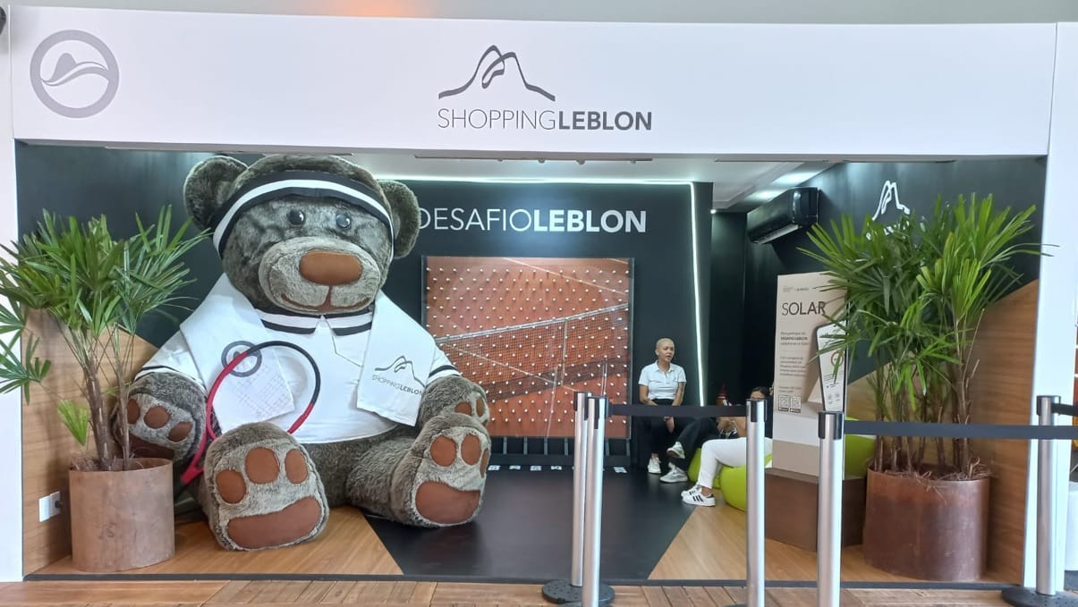 Estande do Shopping Leblon no Rio Open chama atenção por conta do urso gigante Afrânio - Wagner Giannella / Máquina do Esporte