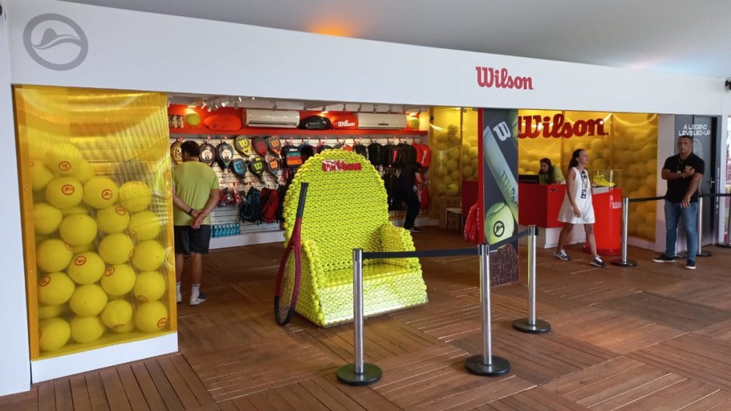 Wilson marca presença no Rio Open 2023 com produtos personalizados e bola oficial do torneio