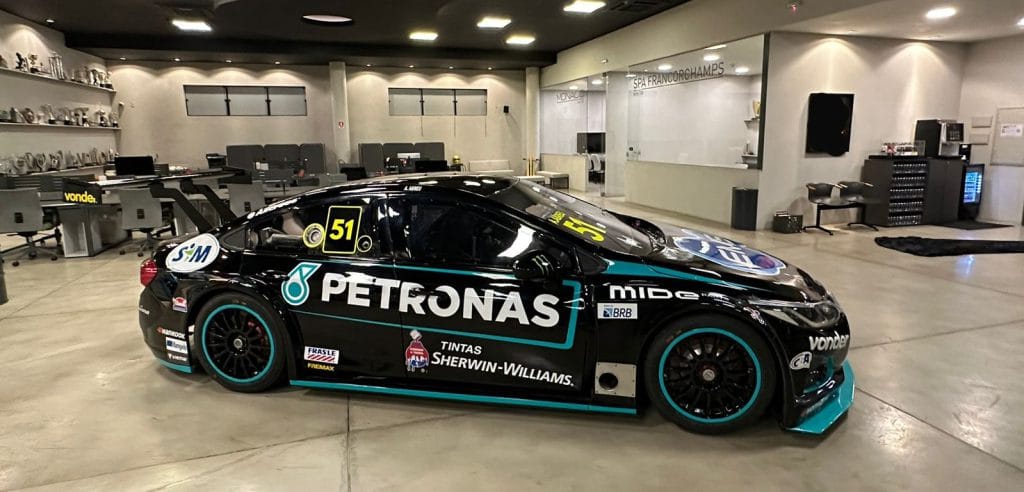 Petronas e SIM fecham patrocínio a Átila Abreu para temporada 2023 da Stock Car