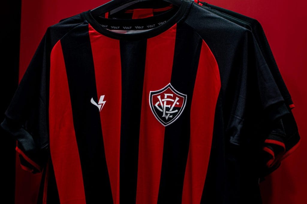Para combater pirataria, Vitória lança linha de uniforme com preço mais baixo