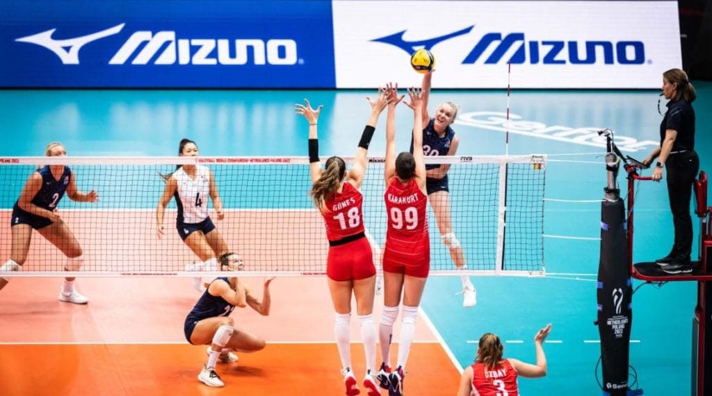 Braço da FIVB, Volleyball World renova parceria global com Mizuno