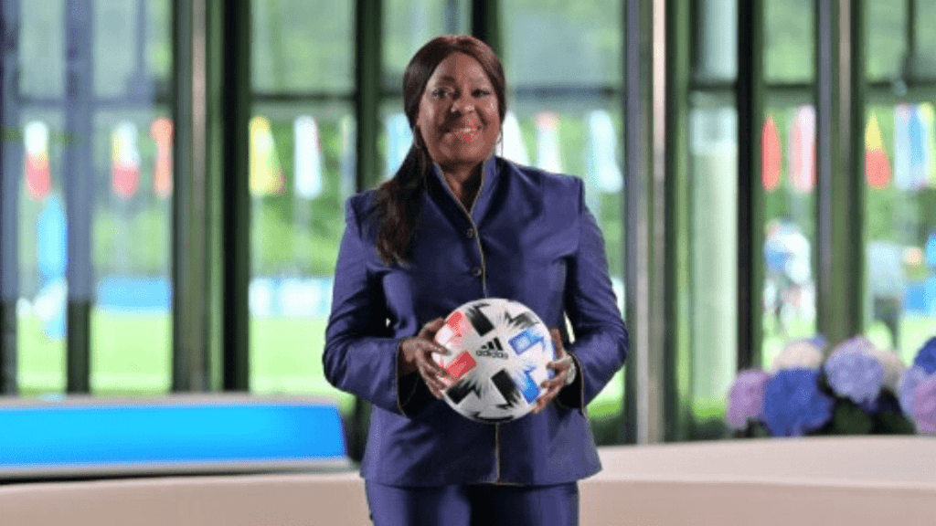 Fatma Samoura anuncia saída do cargo de secretária-geral da Fifa no final do ano