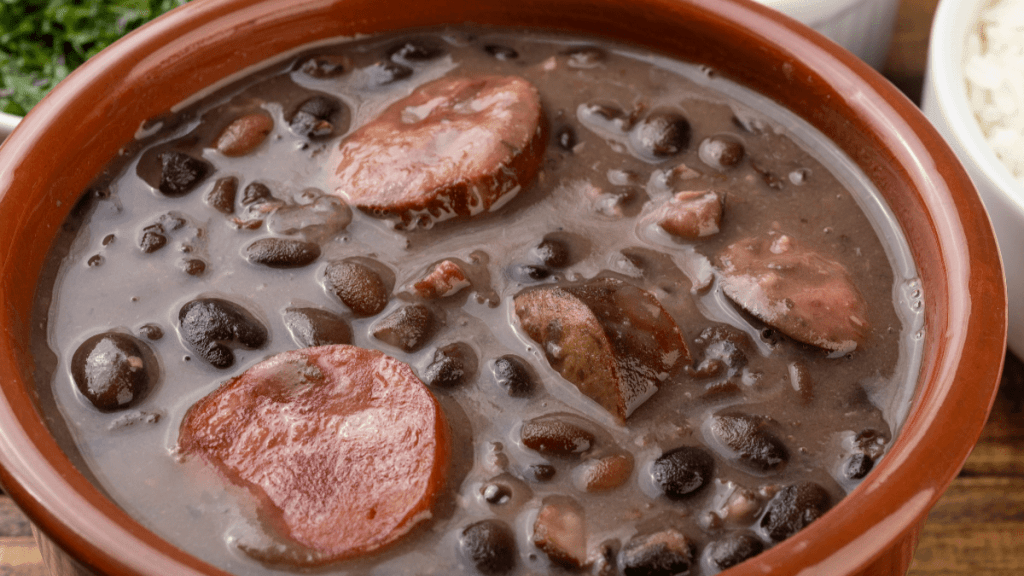 Patrocinador de Guarani e Ponte Preta, Broto Legal fará ação social com feijoada beneficente