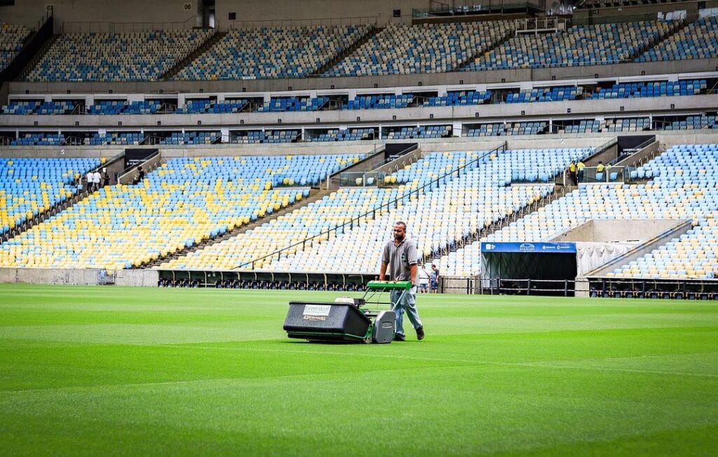Enquanto aguarda estádio próprio, Flamengo assina contrato do Maracanã ao lado do Fluminense