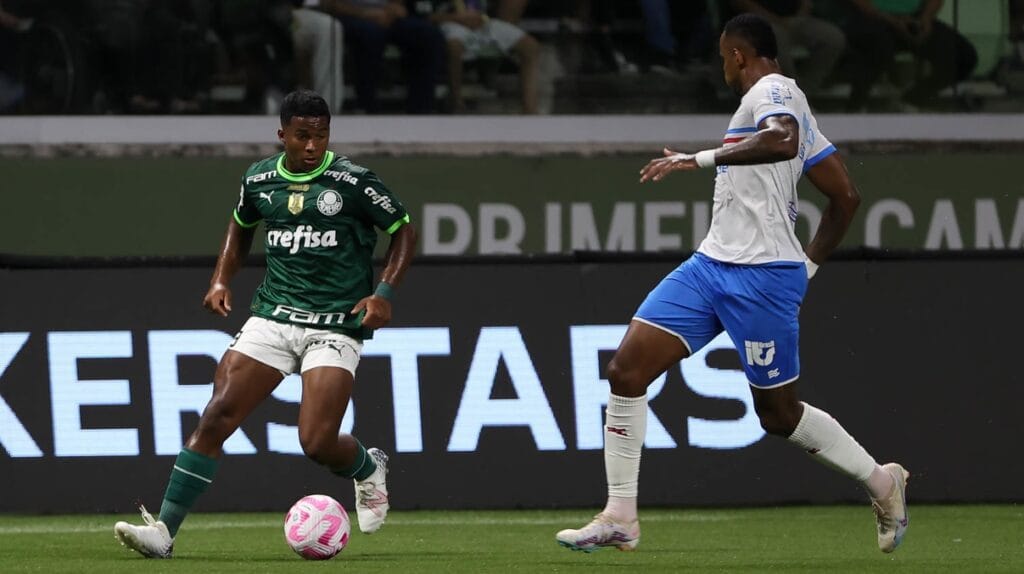 EXCLUSIVO: Endrick assina com New Balance até julho de 2028