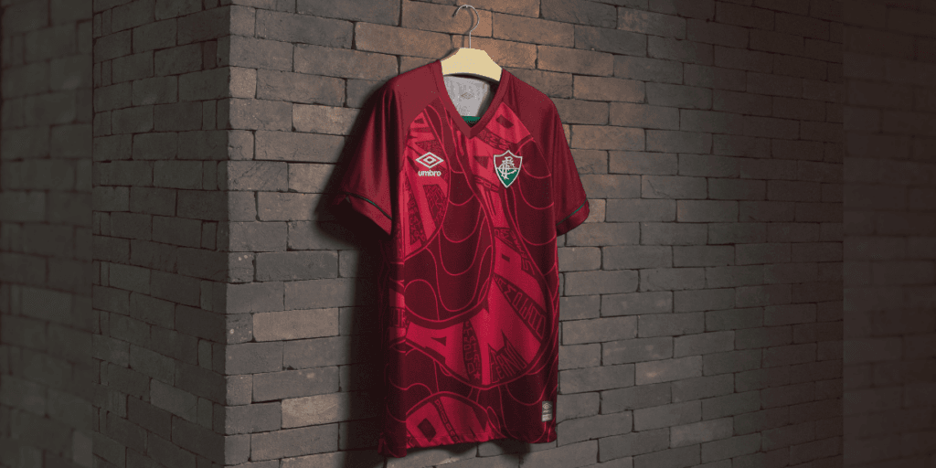 Umbro lança camisa do Fluminense em homenagem aos cantos da torcida