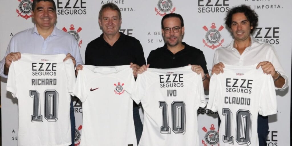 Corinthians fecha patrocínio com Ezze Seguros para as costas da camisa