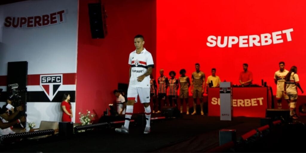 São Paulo apresenta primeiros uniformes com a New Balance e oficializa Superbet como patrocinadora máster