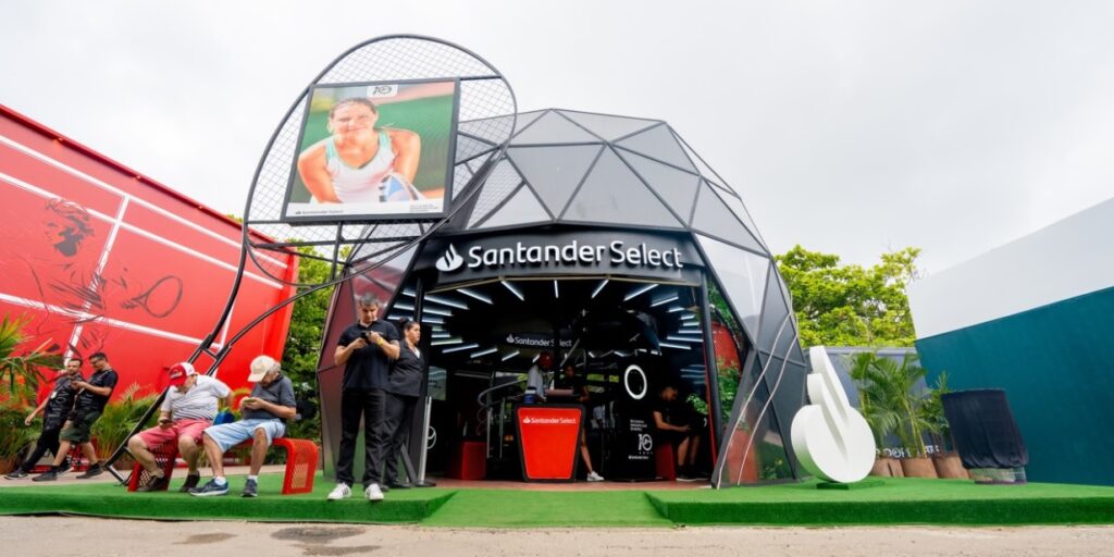 Santander aposta em games, interatividade e estande de dois andares para ativar o Rio Open 2024
