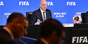 O presidente da Fifa, Gianni Infantino (ao fundo) - Reprodução / Instagram (@gianni_infantino)