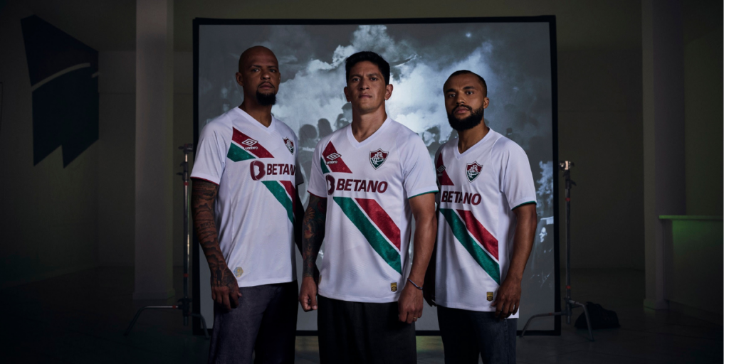 Fluminense e Umbro apresentam camisa reserva para temporada 2024