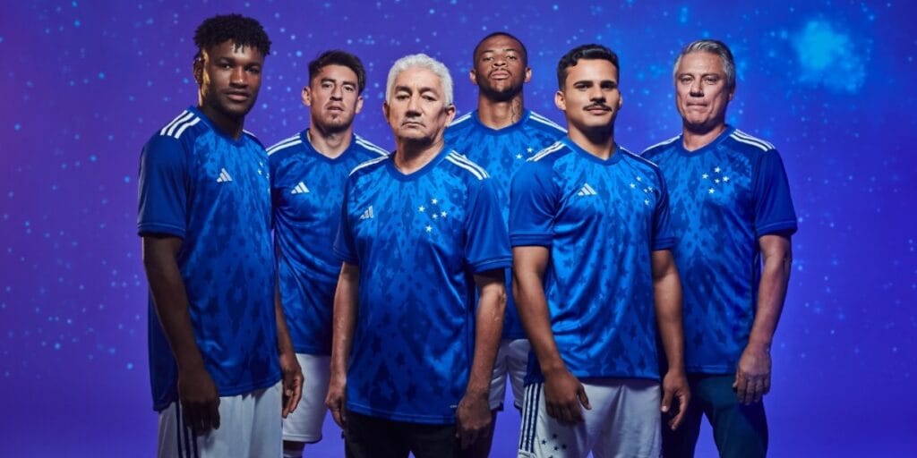 Adidas apresenta nova camisa titular do Cruzeiro inspirada nas conquistas entre 1992 e 1995