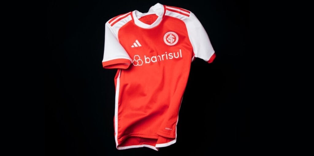 Adidas homenageia “engrenagens” na nova camisa titular do Internacional para 2024