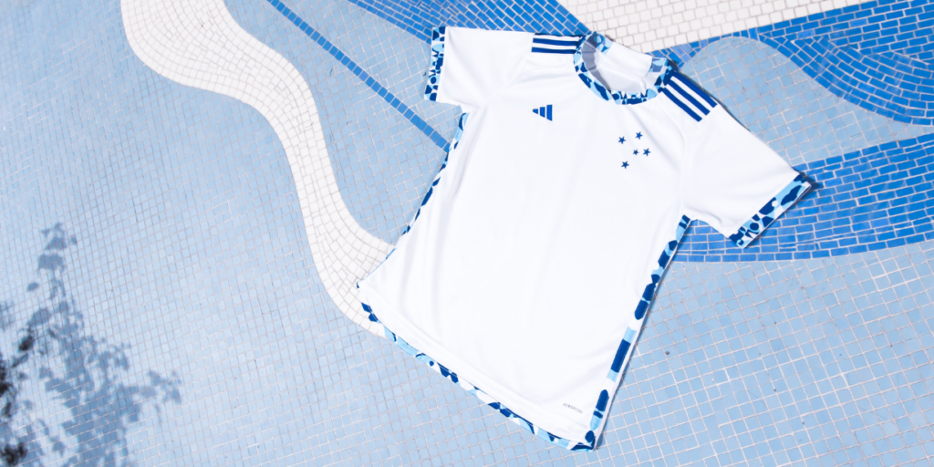 Com referência à Pampulha, Adidas e Cruzeiro apresentam camisa reserva para 2024