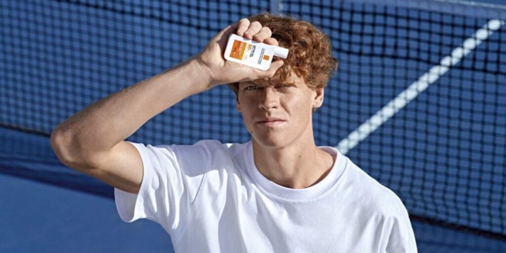 La Roche-Posay adentra o universo esportivo com patrocínio ao tenista Jannik Sinner