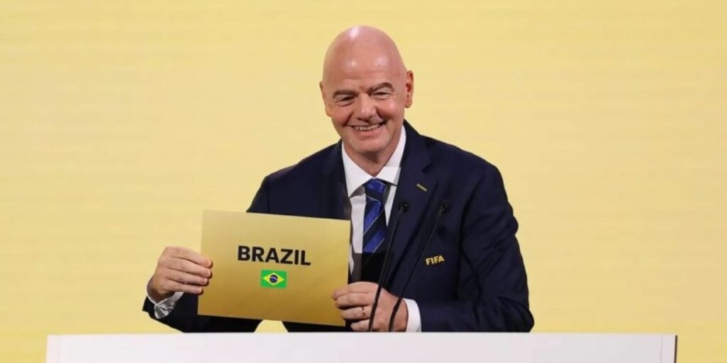 Futebol feminino: Vitrine e espelho