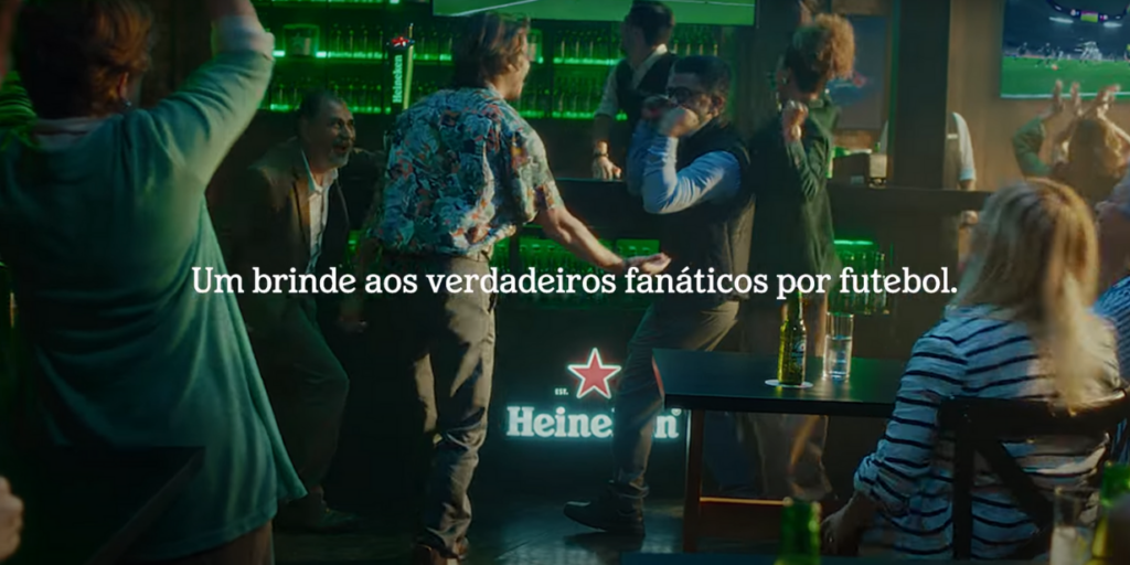 Heineken lança promoção que retira torcedor do escritório e o leva a um bar com jogo da Champions League