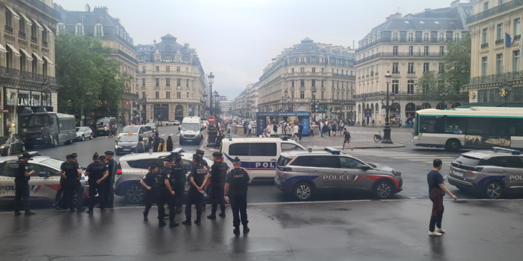 Paris 2024 tem festa de abertura no rio Sena, mas com segurança forte e acesso controlado