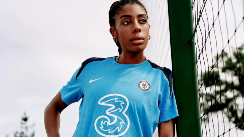 Three volta a patrocinar camisa do Chelsea, mas no time feminino