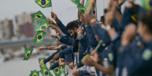 Atletas do Time Brasil acenam durante a cerimônia de abertura de Paris 2024 - Reprodução/Instagram @paris2024