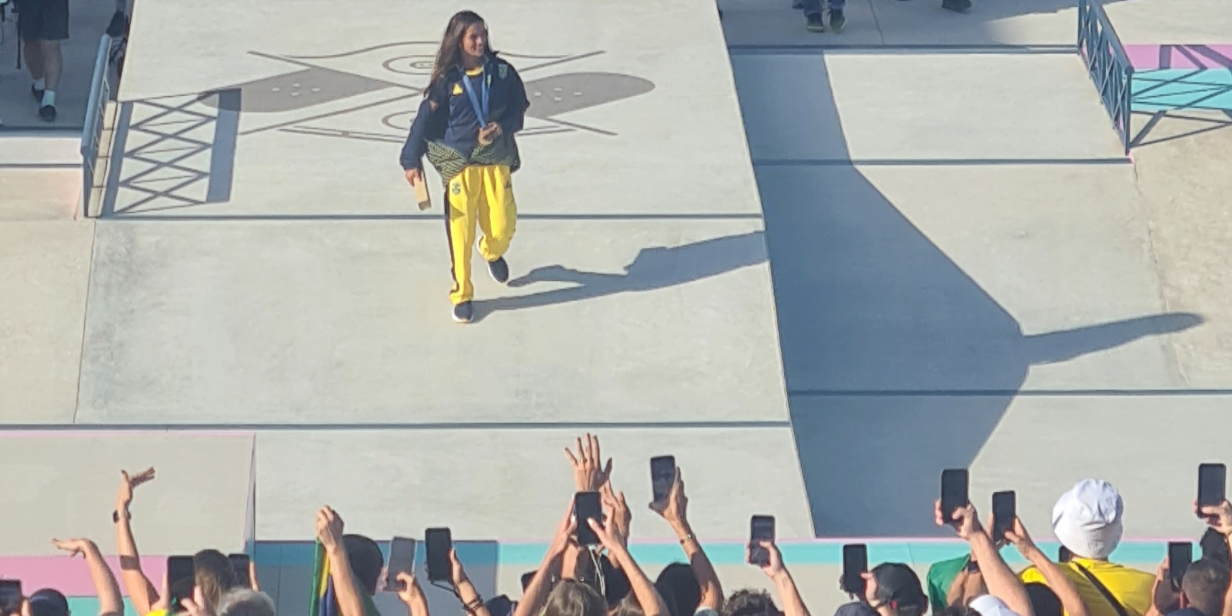Torcida ovaciona Rayssa Leal após mais uma medalha conquistada - Erich Beting/Máquina do Esporte