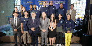 Atletas e dirigentes posam durante anuncio de contrato da Caixa com o COB - Divulgação