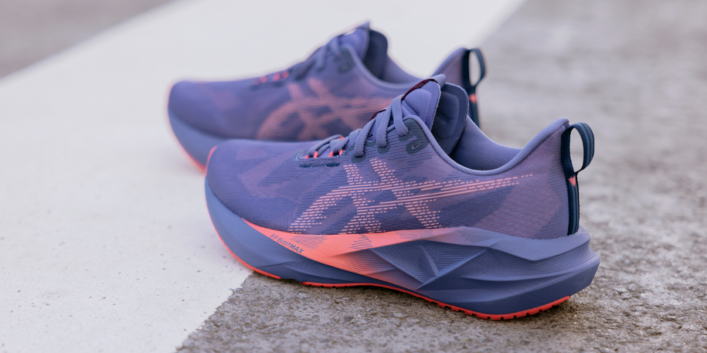Asics apresenta Novablast 5 com foco no retorno de energia e conforto no running