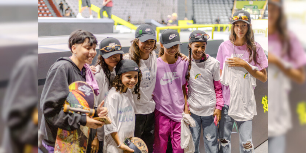 Rayssa Leal se encontra com meninas de ONGs do Nordeste participantes de projeto da Nike