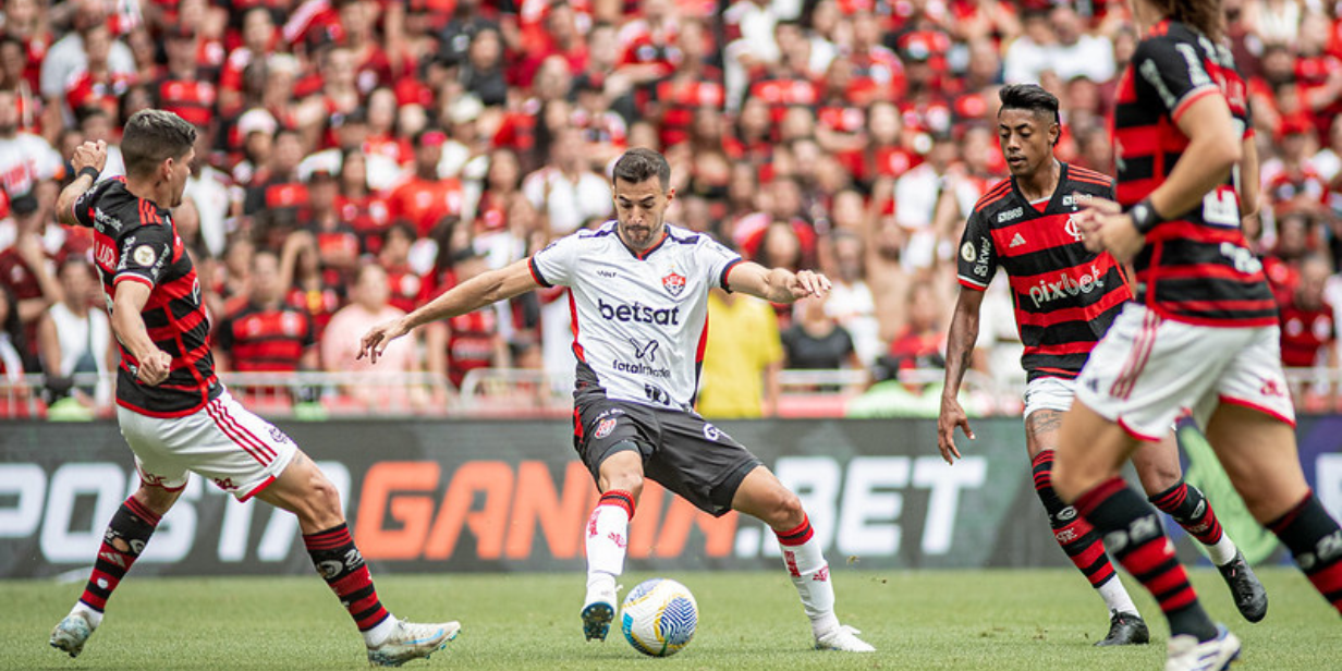 Vitória, que teve patrocínio da Betsat em 2024, enfrenta o Flamengo pelo Brasileirão - Victor Ferreira/Vitória