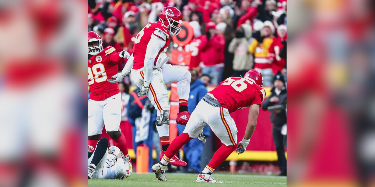 Jogadores do Kansas City Chiefs comemoram durante jogo com o Las Vegas Raiders - Reprodução/Instagram @chiefs