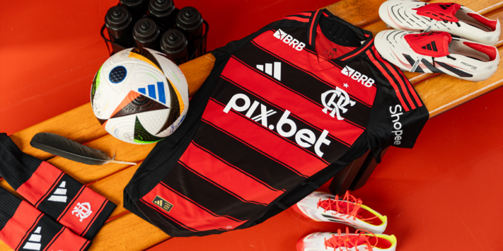 Adidas e Flamengo apresentam camisa titular do clube para 2025