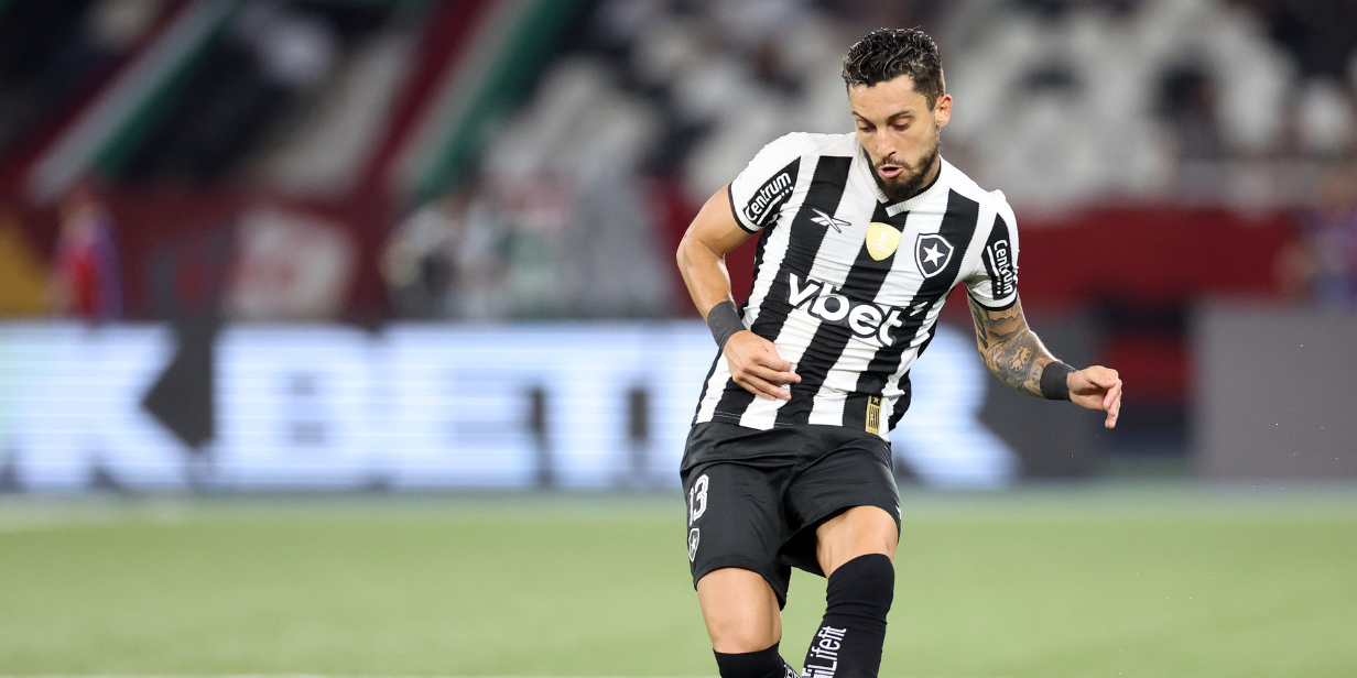 Alex Telles chegou ao Botafogo após passagem pelo Al-Nassr, da Arábia Saudita - Vitor Silva / Botafogo