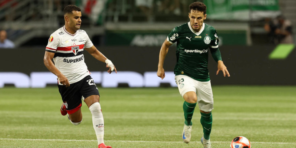 Palmeiras de Veiga (à dir.) foi quem conseguiu maior valorização de contrato com apostas - Cesar Greco / Palmeiras