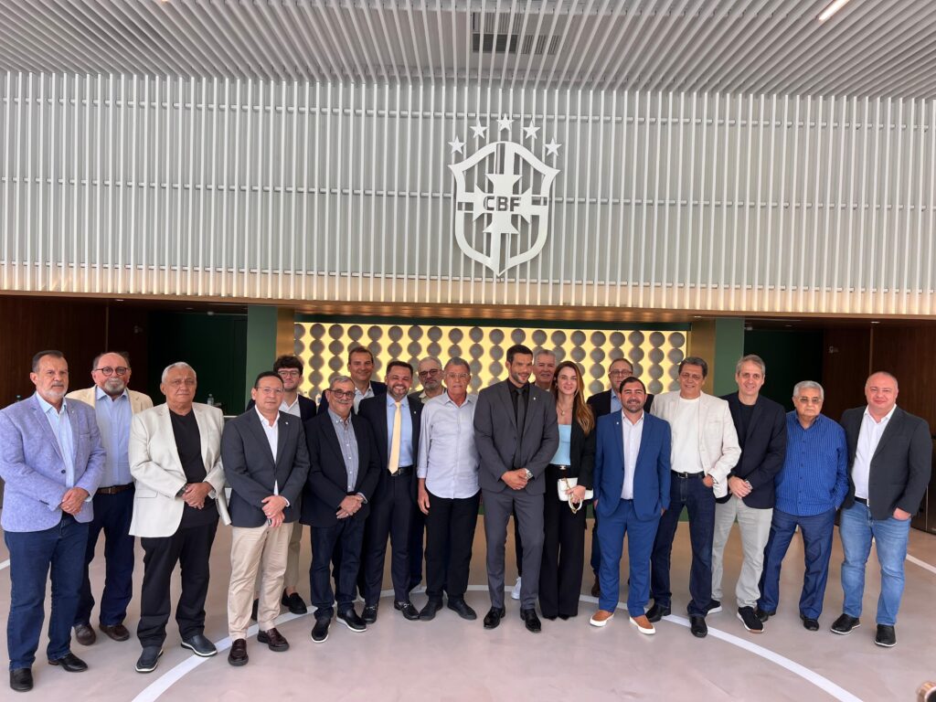 Novidade! A política é quem manda no futebol. E não apenas na CBF
