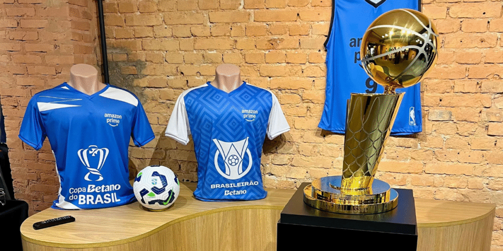 Réplica do troféu da NBA em exposição no Inside Modo Prime - Divulgação