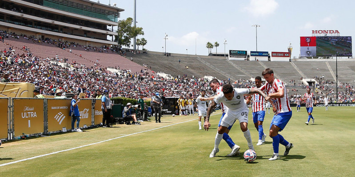 Atlético de Madrid e Botafogo se enfrentam diante de arquibancadas vazias no estádio Rose Bowl - Vitor Silva / Botafogo.