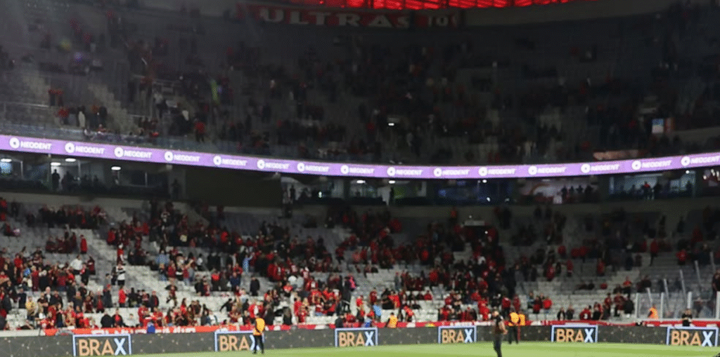Athletico-PR exclui Ligga de nome da Arena da Baixada, mas marca permanece em Instagram do estádio