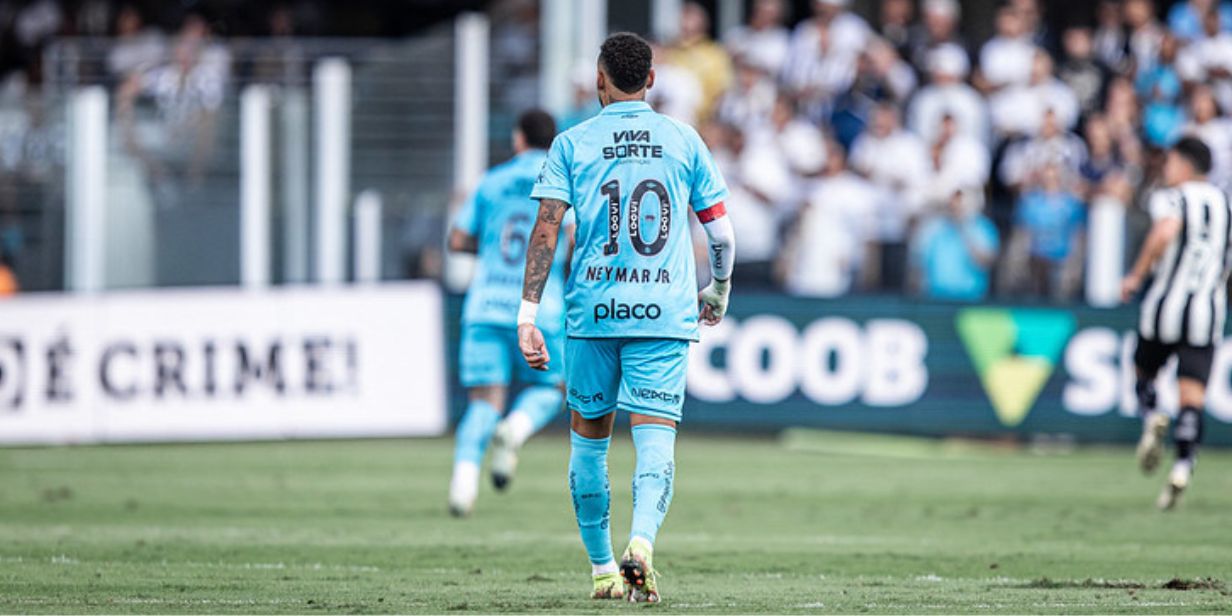 Neymar com a nova camisa azul do Santos, em jogo contra o Botafogo - Raul Baretta/ Santos