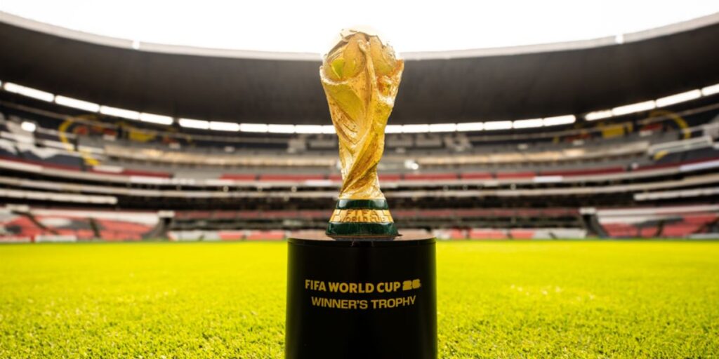 Patrocinadora da Copa do Mundo de 2026, Visa traz taça do torneio para visitação no Brasil