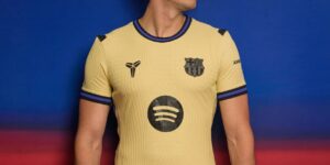 Barcelona e Nike lançam camisa com logo de Kobe Bryant em nova aproximação de futebol e basquete