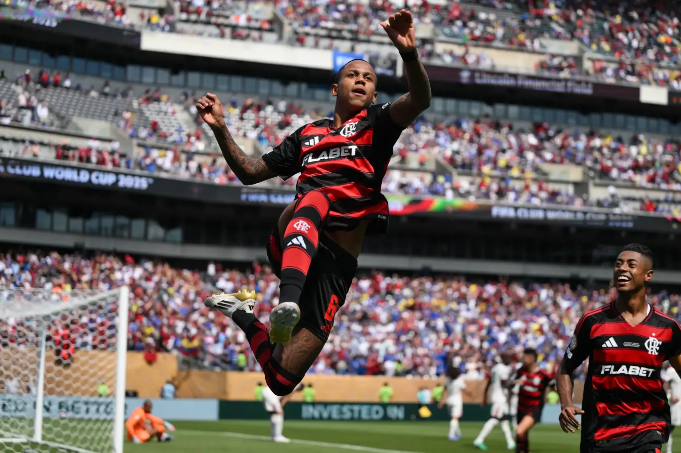 Wallace Yan comemora gol do Flamengo contra o Chelsea - Fifa.com