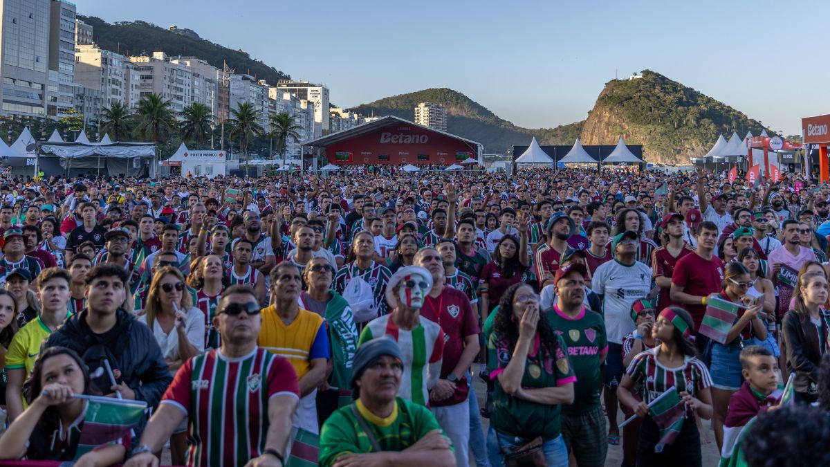 Torcida do Fluminense assiste jogo na Fan Zone da Copa do Mundo de Clubes, no Rio - Divulgação