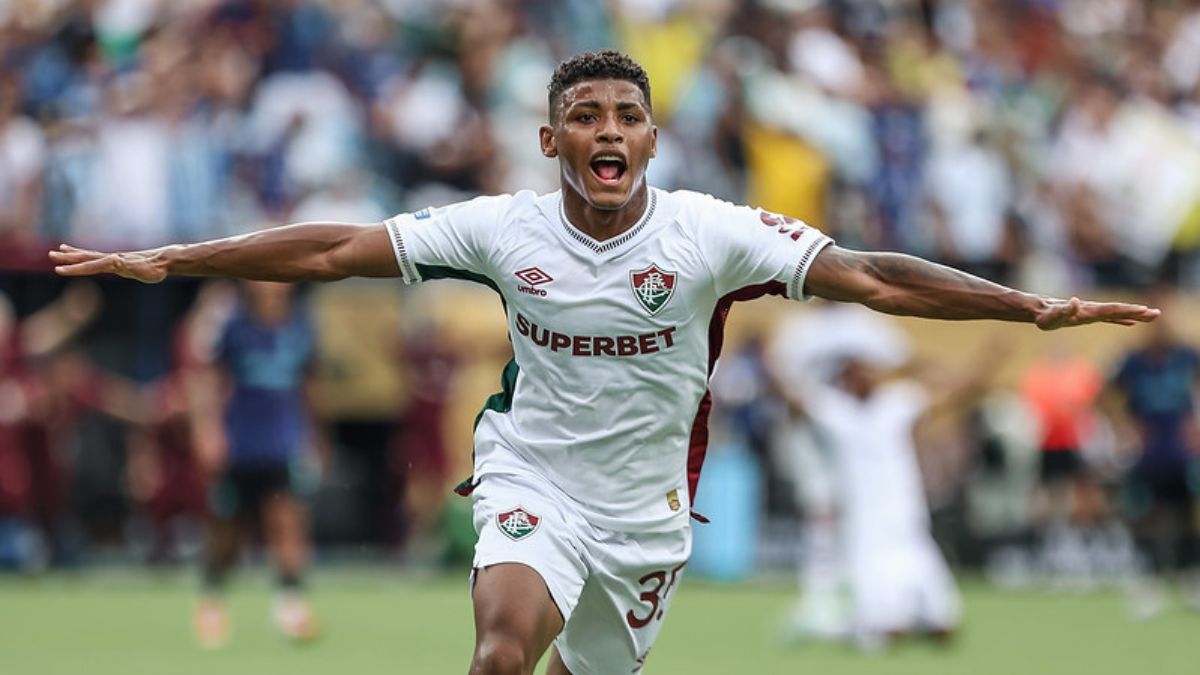Hércules comemora o segundo gol do Fluminense sobre a Inter de Milão - Lucas Merçon / Fluminense
