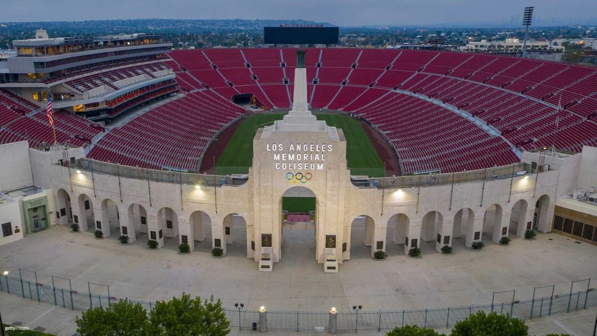 Vista aérea do Los Angeles Memorial Coliseum, um dos principais palcos dos Jogos 2028- LA28 / Divulgação