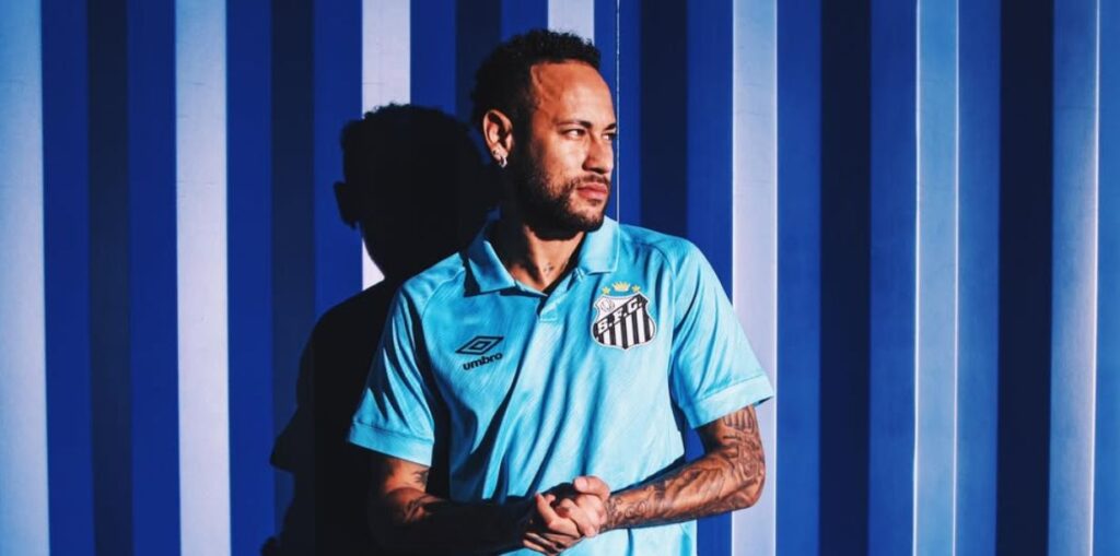Com Neymar, Santos muda estratégia para lançar camisas e supera meta de vendas na metade do tempo