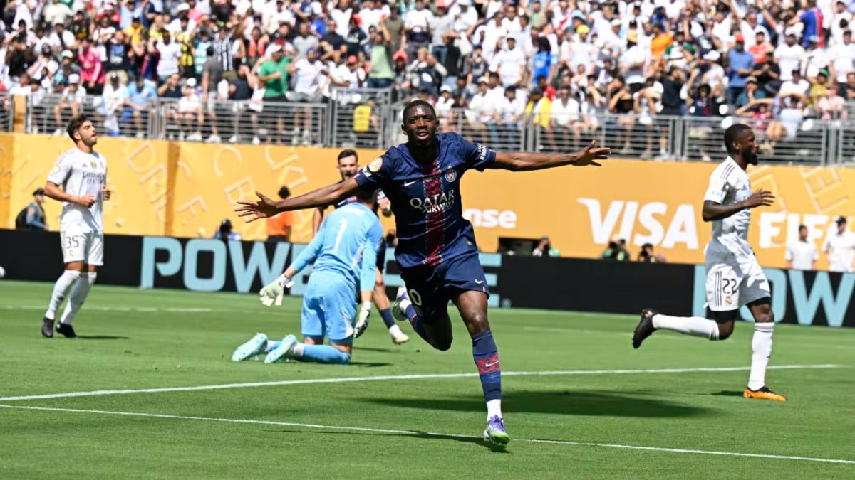 Dembélé comemora o segundo gol do PSG na goleada sobre o Real Madrid - Divulgação / PSG