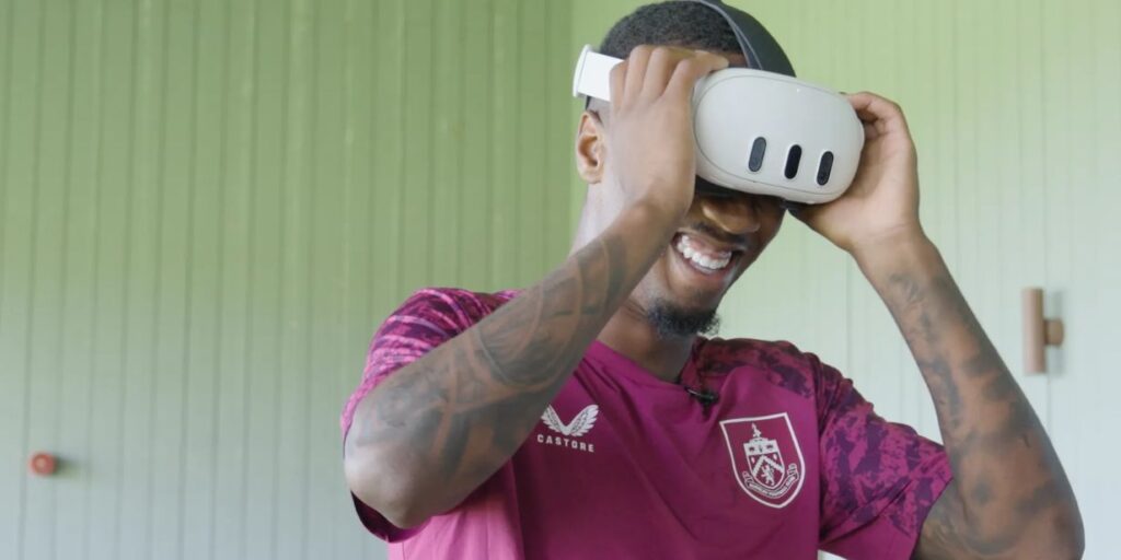 Burnley anuncia parceria para transmissão de amistoso em realidade virtual