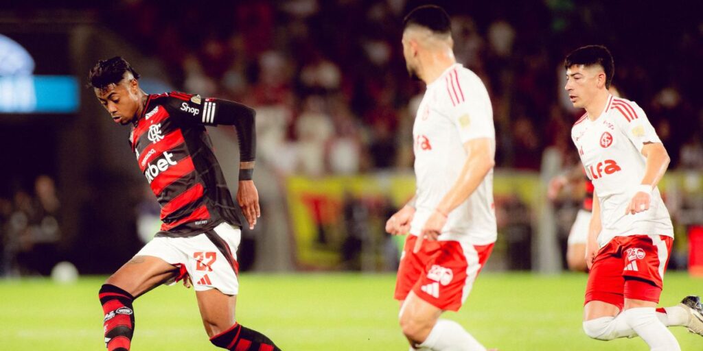 Flamengo x Internacional pela Libertadores na Globo iguala estreia de Ancelotti na seleção no RJ