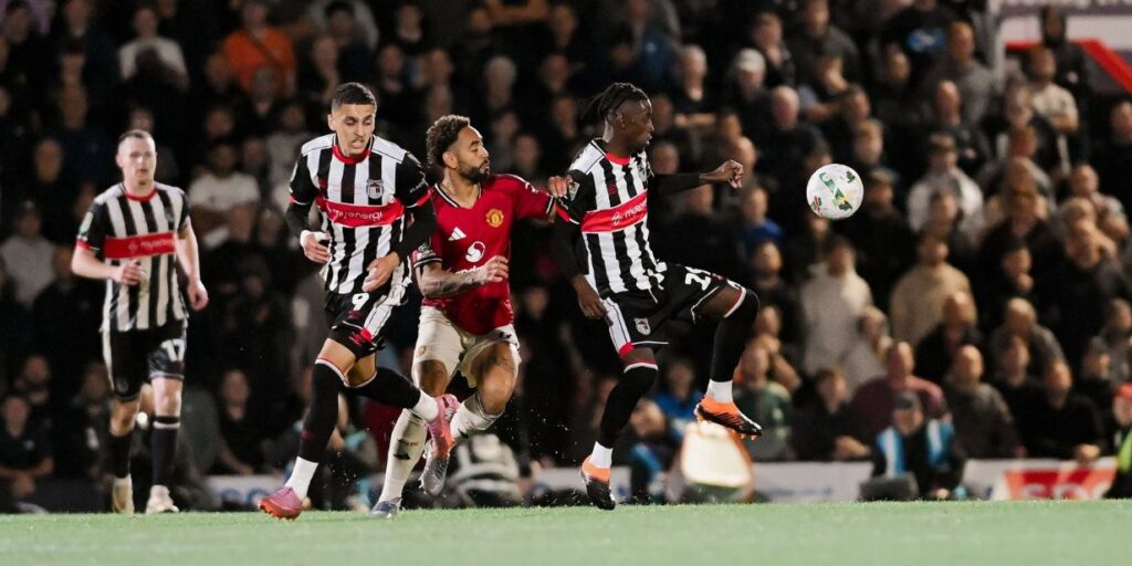 Grimsby Town: Conheça o time que eliminou o Manchester United na Copa da Liga Inglesa